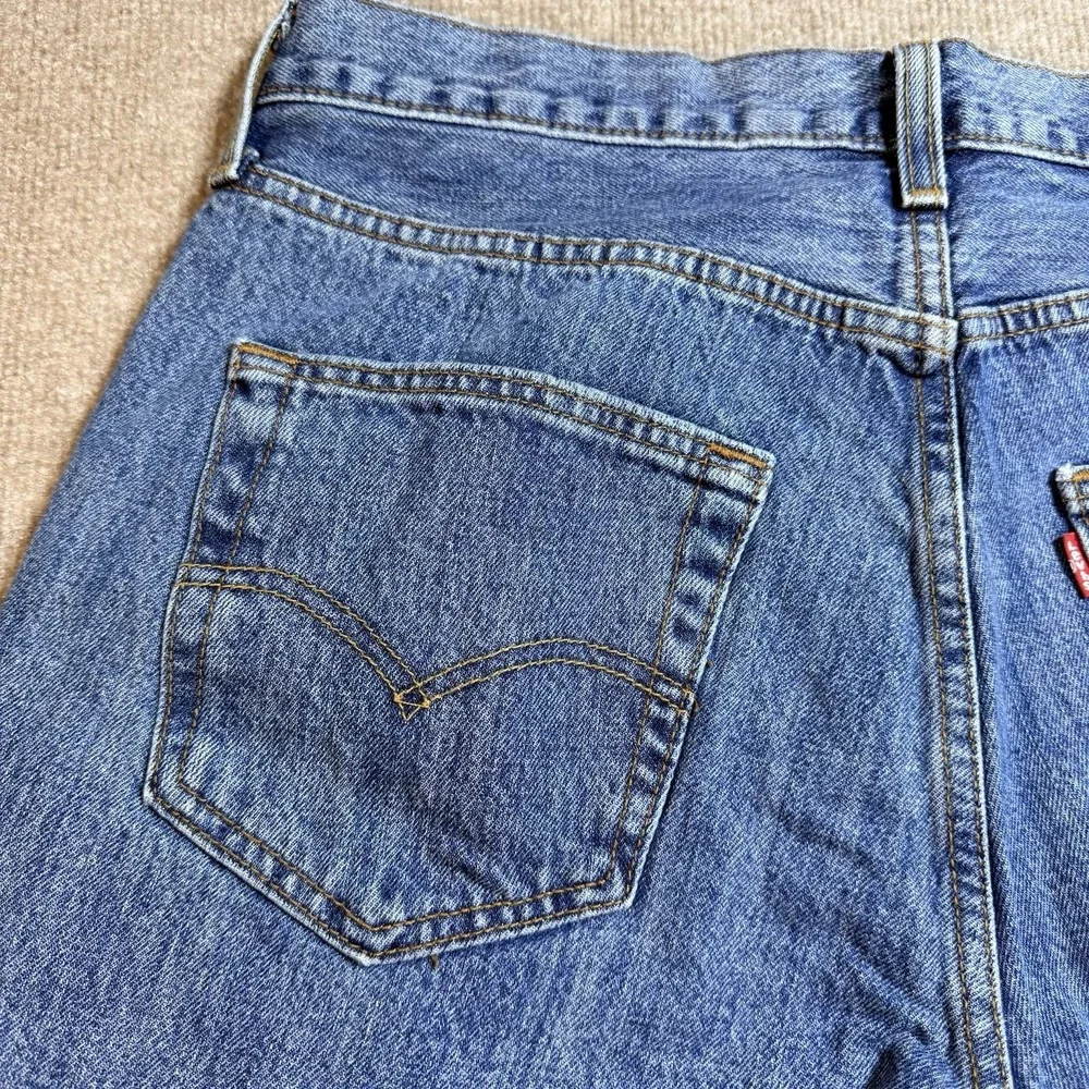 Levis 501 Original Fit Mens Jeans 33x30 Medium Wash Blue Button Fly Straight Leg